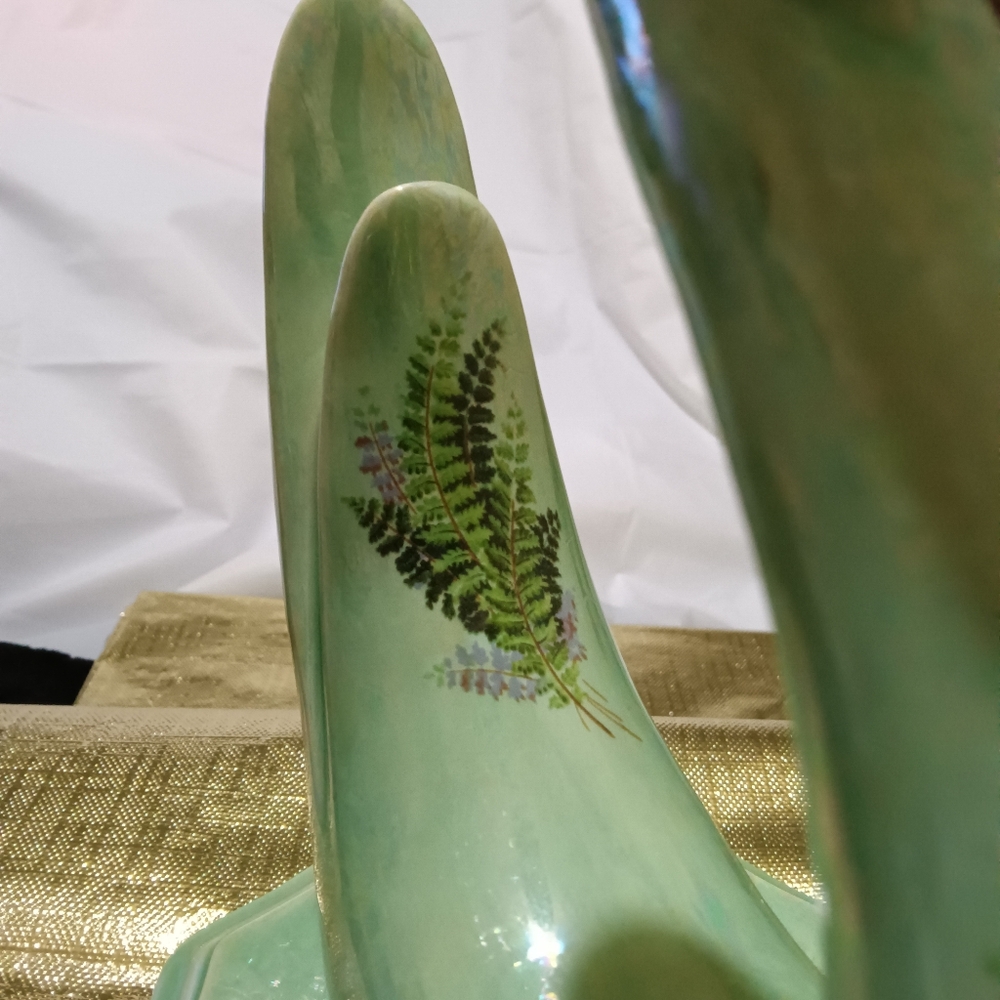 Iridescent green ceramic swan figurine - Picture 10 of 11